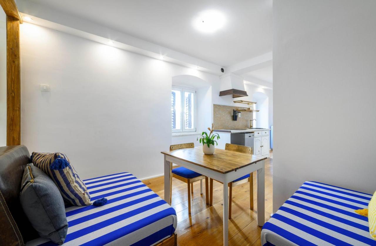On The Rock Apartments 希贝尼克 外观 照片