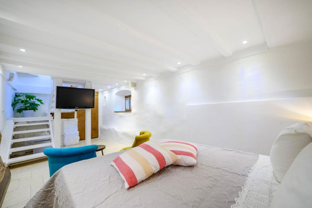 On The Rock Apartments 希贝尼克 外观 照片